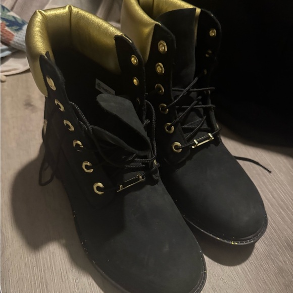 Black Timberland Boots - Picture 3 of 4